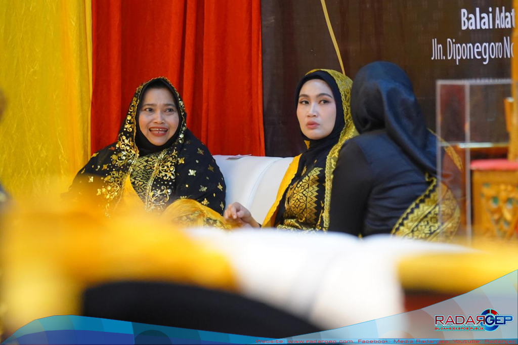 Kapolri Terima Penganugerahan Adat Ingatan Budi dari LAM Riau, Bupati Bengkalis Hadiri Prosesi Penganugerahan